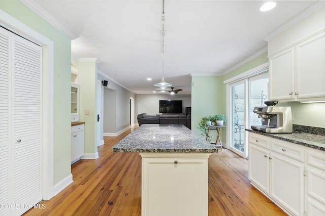 221 Quail Ridge Rd, Wilmington, NC 28409 - kitchen featuring a center island, baseboards, light wood-style flooring, ceiling fan, and recessed lighting