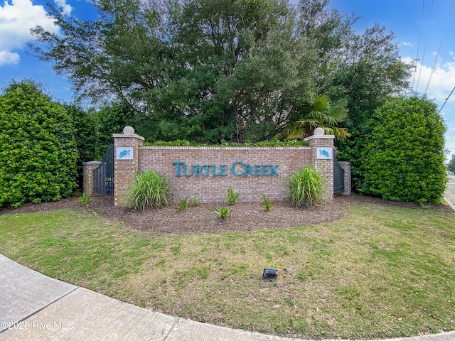 433 Landsdowne Cir, Hampstead, NC 28443 - community / neighborhood sign featuring a lawn