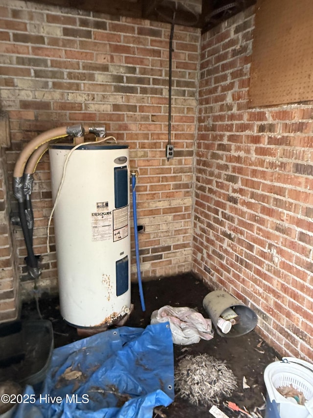 208 W Gray St, Windsor, NC 27983 - utility room featuring water heater