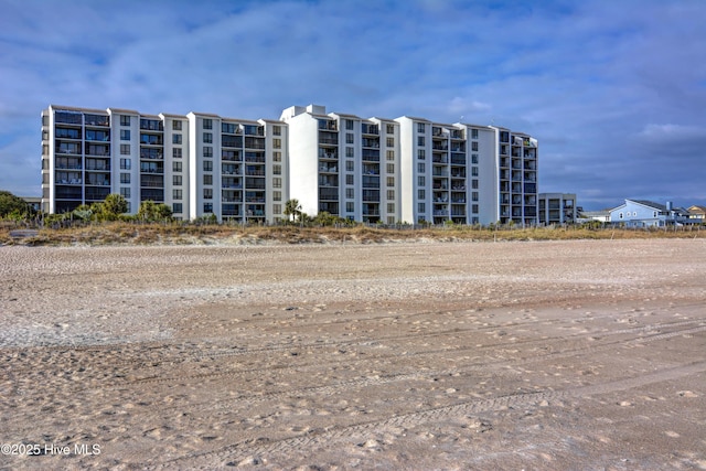 view of apartment building / complex