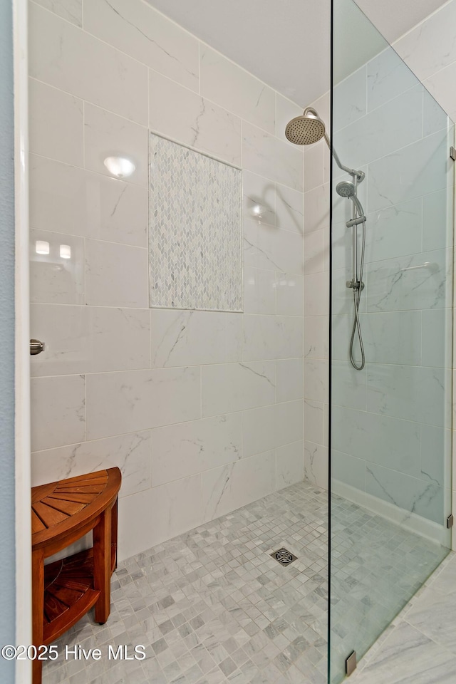 bathroom featuring a tile shower