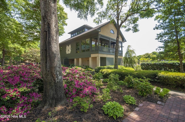 view of front of property with a balcony and stucco siding