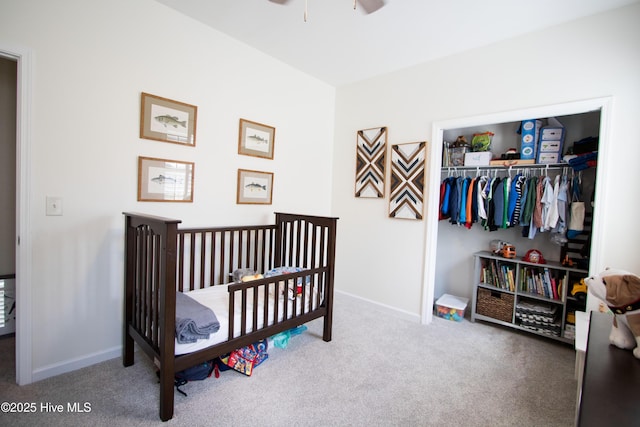 bedroom featuring carpet, a closet, baseboards, and ceiling fan