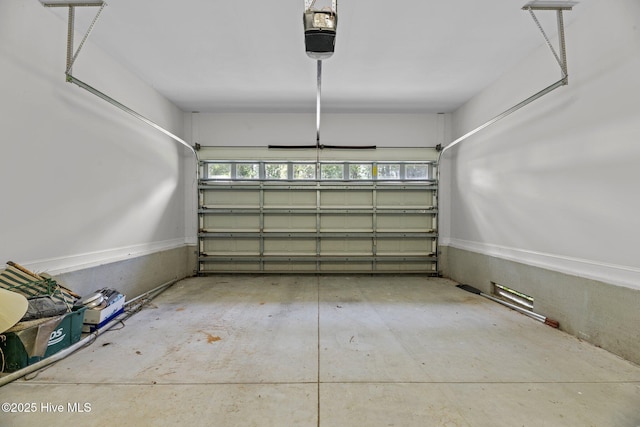 6112 Horton Rd, Oriental, NC 28571 - garage featuring a garage door opener