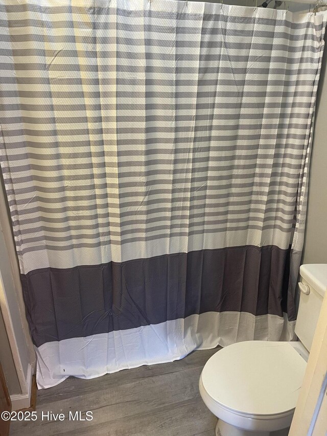 364 Weston Rd, Creswell, NC 27928 - full bathroom featuring wood finished floors, toilet, and curtained shower