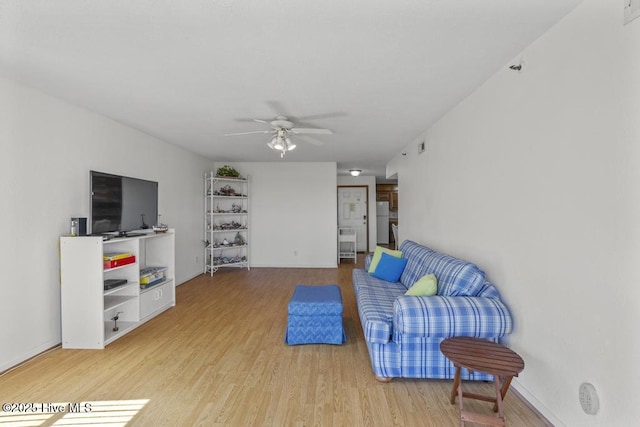 living area with light wood finished floors and ceiling fan
