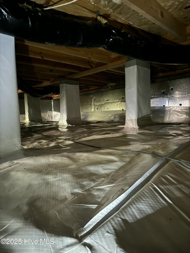 107 Live Oak Ct, Pine Knoll Shores, NC 28512 - view of inside crawl space