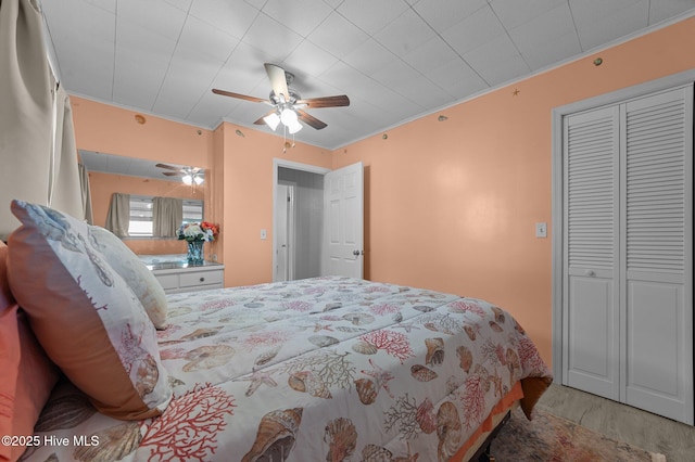 2285 Old Pamlico Beach Rd W, Belhaven, NC 27810 - bedroom featuring wood finished floors, ornamental molding, a ceiling fan, and a closet