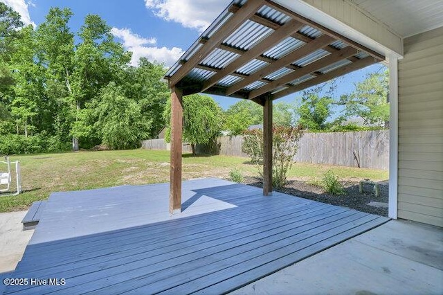 102 Rocky Ct, Richlands, NC 28574 - view of deck