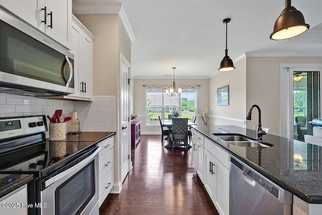 968 Woodwind Dr, Leland, NC 28451 - kitchen with appliances with stainless steel finishes, a sink, dark wood-type flooring, decorative backsplash, and a chandelier