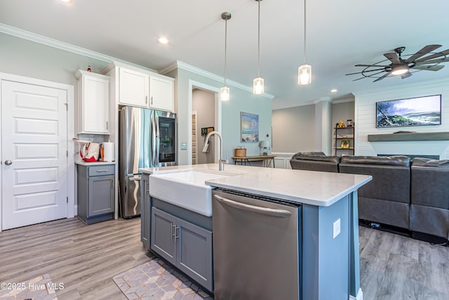 90 N Lamplighters Walk, Hampstead, NC 28443 - kitchen featuring appliances with stainless steel finishes, a sink, open floor plan, crown molding, and white cabinets