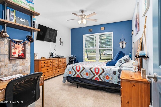 bedroom featuring carpet flooring and a ceiling fan