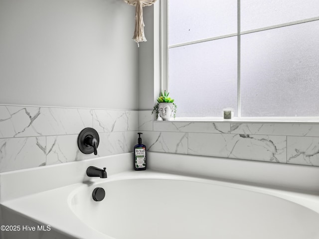118 Prospect Dr, Richlands, NC 28574 - full bath with a garden tub