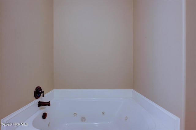 222 Station House Rd, New Bern, NC 28562 - full bathroom featuring a whirlpool tub