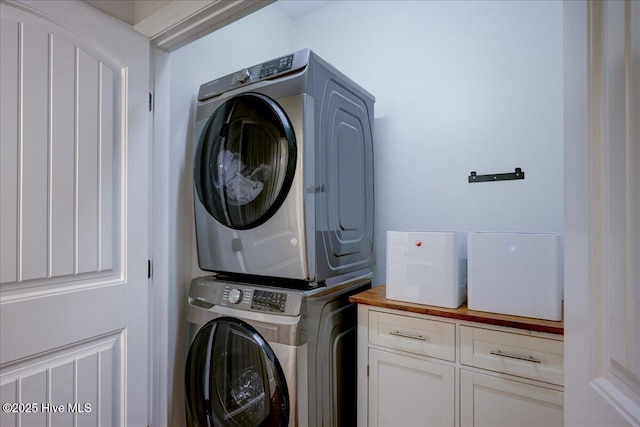 222 Station House Rd, New Bern, NC 28562 - clothes washing area with stacked washer / drying machine