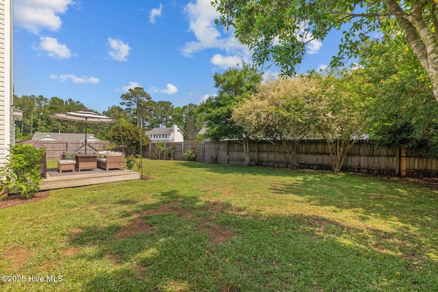 view of yard featuring an outdoor living space and a patio area