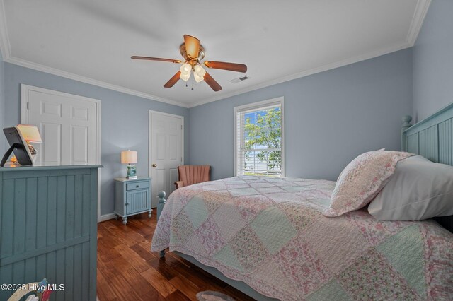 859 Old Pamlico Beach Rd W, Belhaven, NC 27810 - bedroom featuring wood finished floors, ornamental molding, ceiling fan, and baseboards