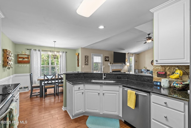 144 Newington Way, Aberdeen, NC 28315 - kitchen with appliances with stainless steel finishes, plenty of natural light, a sink, a peninsula, and recessed lighting
