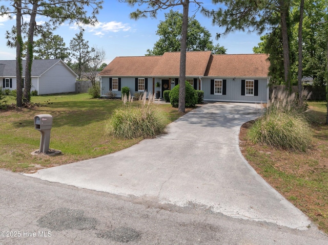 303 Foxtrace Ln, Hubert, NC 28539 - ranch-style home with driveway