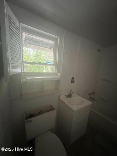 617 Fullwood St, Wilmington, NC 28401 - bathroom with toilet, vanity, and  shower combination