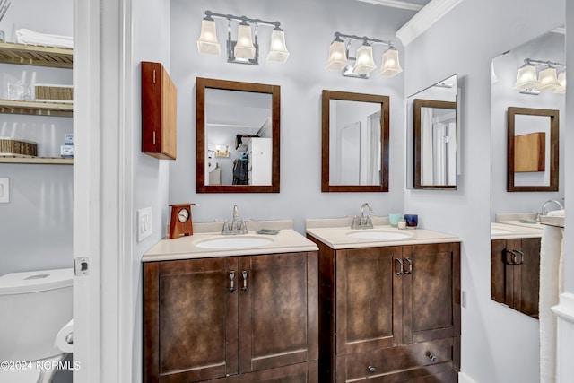 412 S 3rd St, Wilmington, NC 28401 - full bath featuring two vanities and toilet