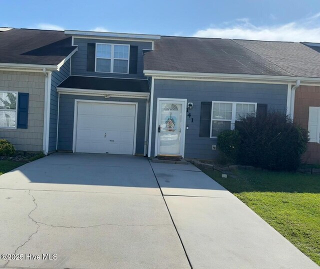 141 Jessie Cir, Hubert, NC 28539 - multi unit property featuring a garage, concrete driveway, and a front yard