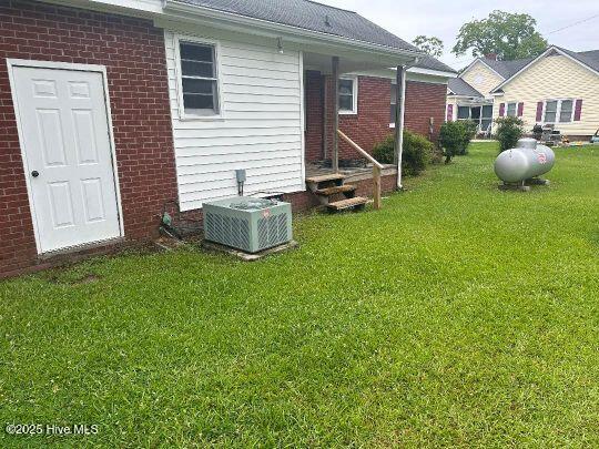 302 N Main St, Robersonville, NC 27871 - view of grassy yard featuring cooling unit