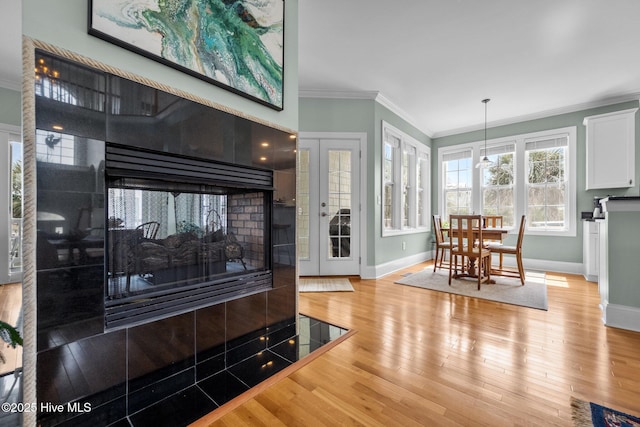 208 Sea Manor Dr, Surf City, NC 28445 - living area featuring baseboards, crown molding, and light wood-style floors