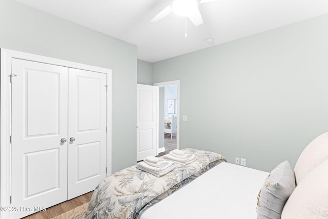 822 S Topsail Dr Unit B, Surf City, NC 28445 - bedroom featuring light wood-style flooring, a closet, and a ceiling fan