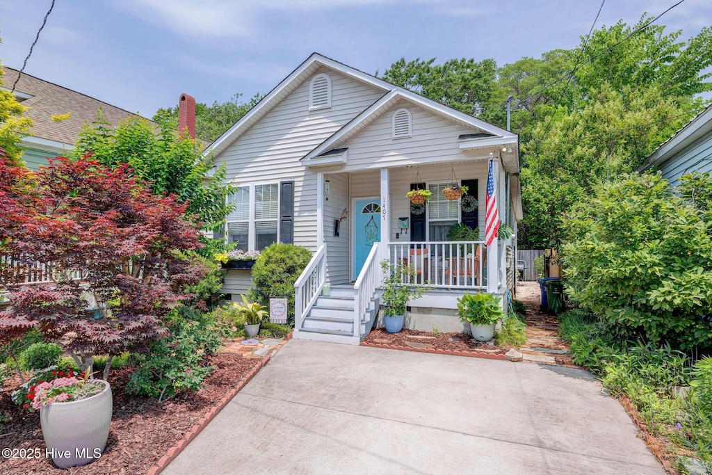 1407 Castle St, Wilmington, NC 28401 - view of front of home featuring covered porch