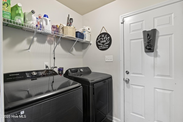 112 Silver Queen Ln, Richlands, NC 28574 - laundry room with washer and dryer