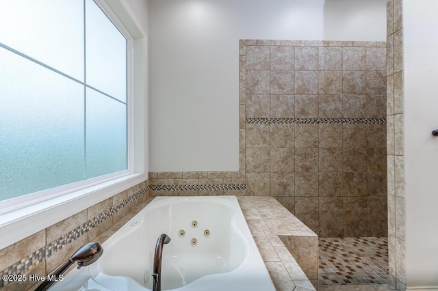 4010 Sienna Trl, New Bern, NC 28562 - bathroom with a jetted tub