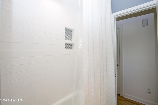 7 Saddle Pl, Pinehurst, NC 28374 - full bath with wood finished floors and shower / tub combo