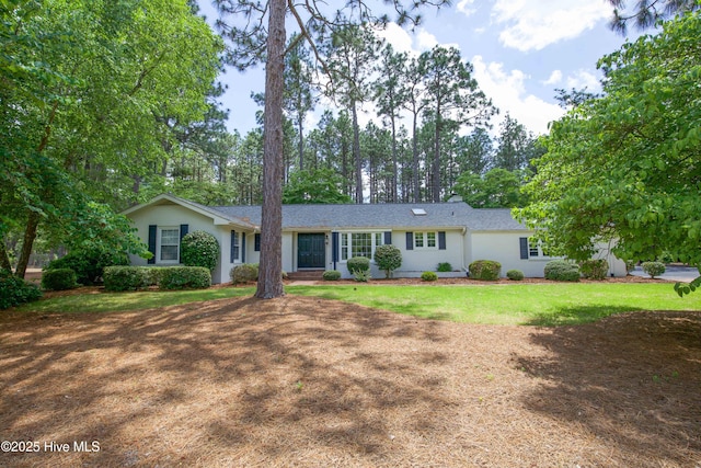 7 Saddle Pl, Pinehurst, NC 28374 - single story home featuring stucco siding and a front lawn