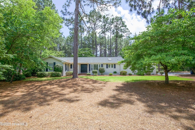 7 Saddle Pl, Pinehurst, NC 28374 - ranch-style home featuring a front yard