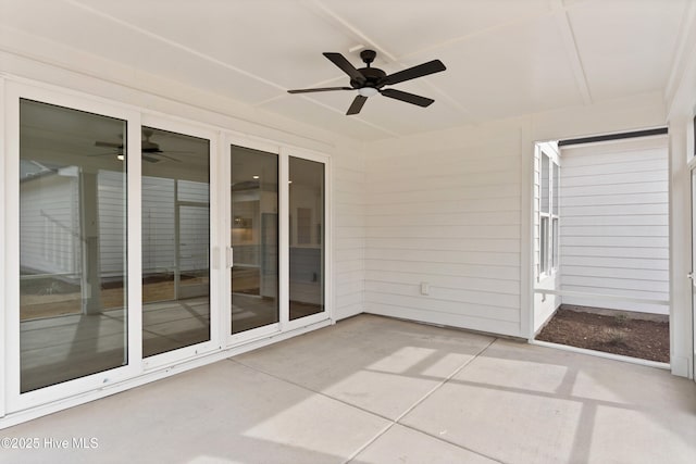 3924 Watersail Dr Unit 88, Wilmington, NC 28409 - unfurnished sunroom featuring a ceiling fan