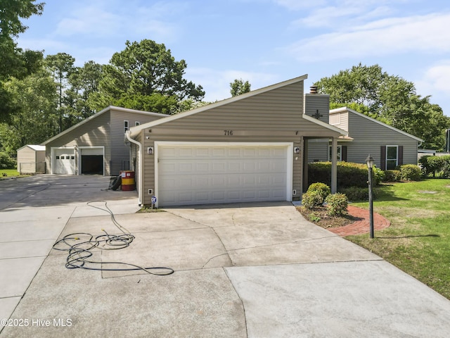 716 Shadowridge Rd, Jacksonville, NC 28546 - mid-century home featuring a front yard and driveway
