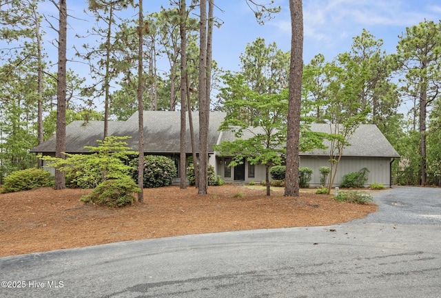 7 Prichard Ln, Pinehurst, NC 28374 - view of front of house with roof with shingles