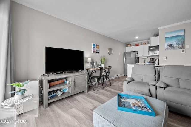 living room featuring ornamental molding, light wood-type flooring, a baseboard heating unit, recessed lighting, and baseboards