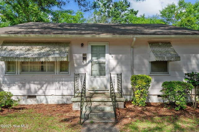 1704 Charlotte Ave, Kinston, NC 28501 - view of front of property featuring crawl space