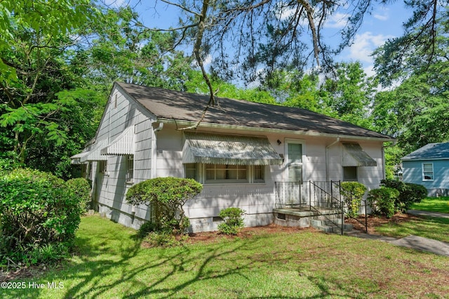 1704 Charlotte Ave, Kinston, NC 28501 - bungalow-style house featuring a front yard