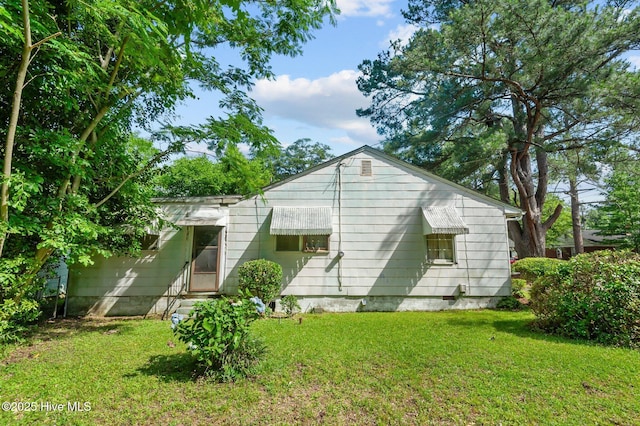 1704 Charlotte Ave, Kinston, NC 28501 - back of house with a yard