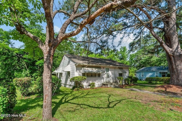1704 Charlotte Ave, Kinston, NC 28501 - view of front facade featuring a front yard