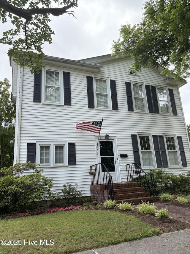 215 W Queen St, Edenton, NC 27932 - view of front of home with a front lawn