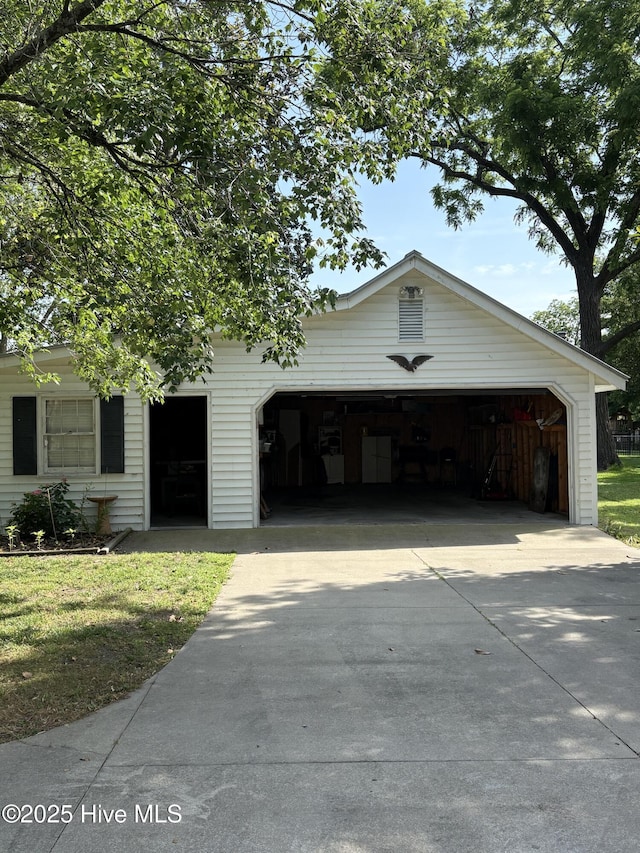 215 W Queen St, Edenton, NC 27932 - view of front of house