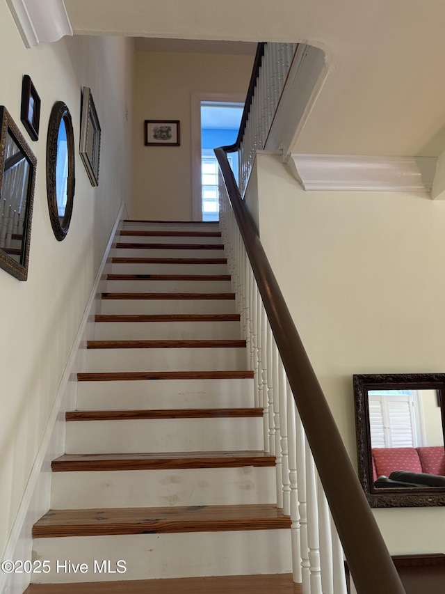 215 W Queen St, Edenton, NC 27932 - view of stairs