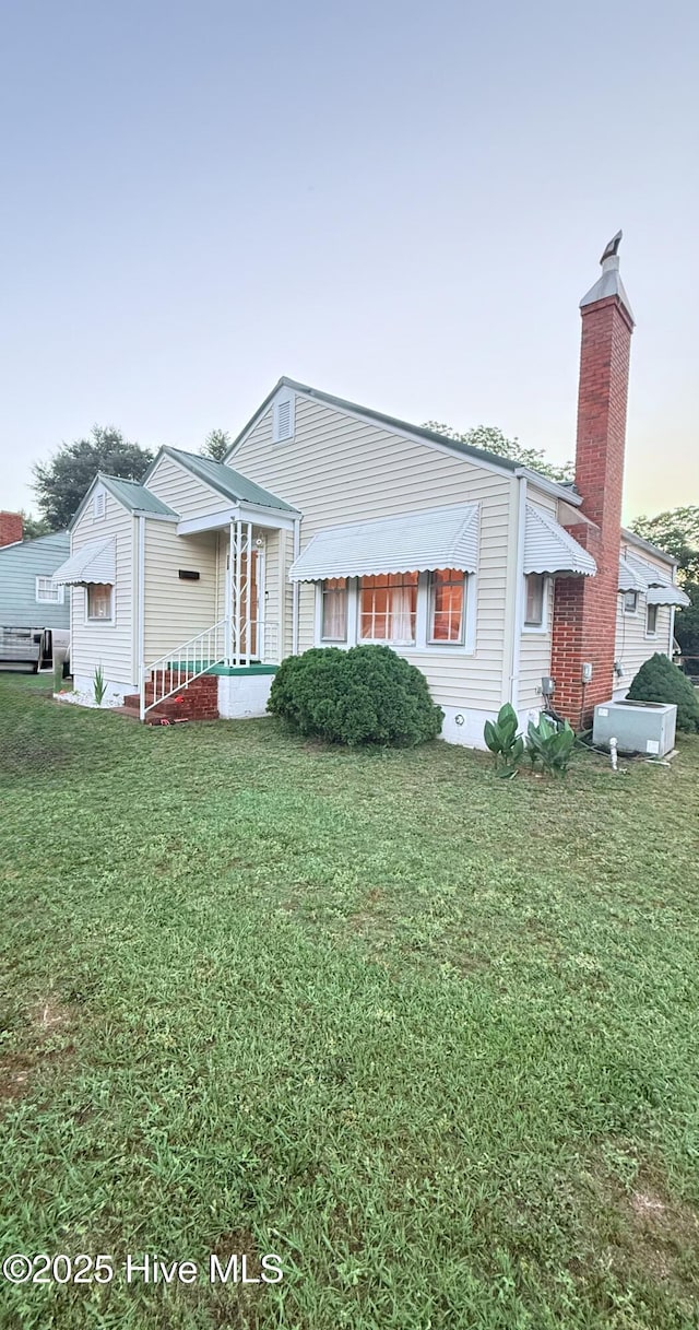 308 Terry St, Hamlet, NC 28345 - view of front facade featuring a front lawn and a chimney
