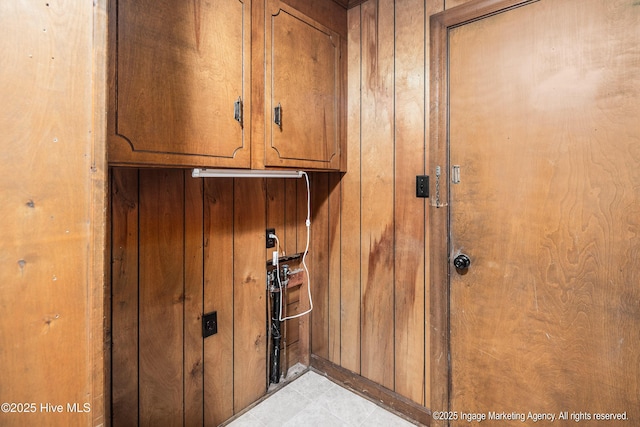 1363 Robert Everett Rd, Robersonville, NC 27871 - detailed view of wooden walls