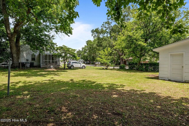 306 Oak Dr, Tarboro, NC 27886 - view of yard