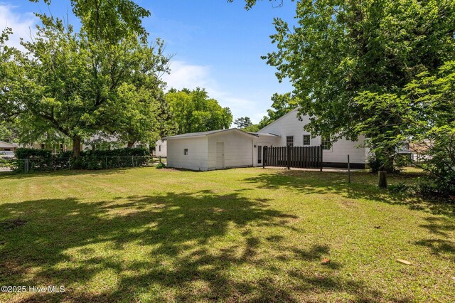 306 Oak Dr, Tarboro, NC 27886 - view of yard